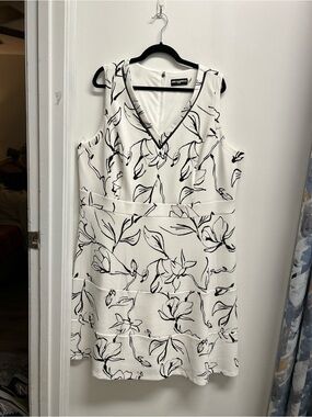 Karl Lagerfeld White Floral-Print V-Neck Midi Dress